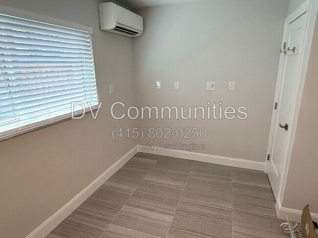 Building Photo - 2802 Pass a Grille Way