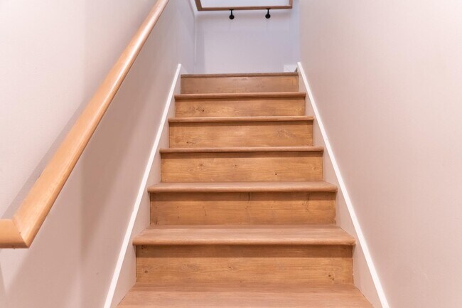 Building Photo - 406 Hideaway Ridge Cir