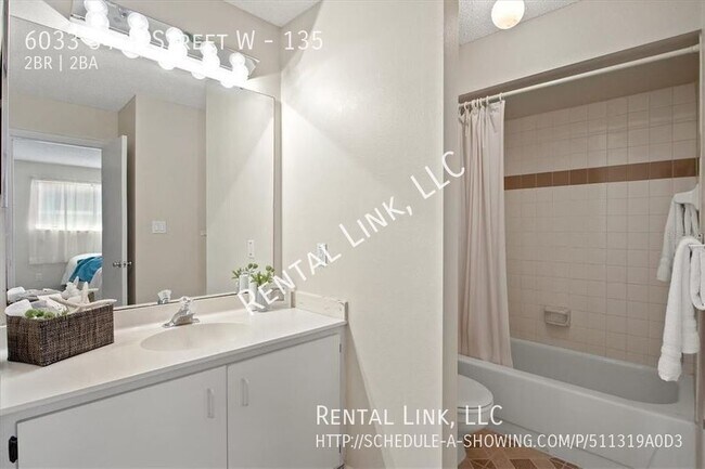 Building Photo - 2 Bedroom Condo in Harbor Pines for Rent!