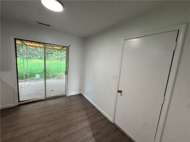 Building Photo - 1303 White Rd