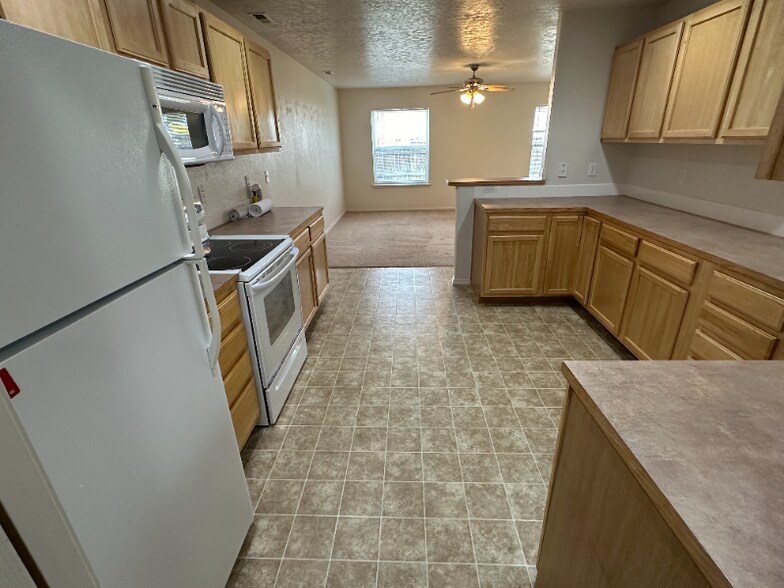 Building Photo - 116-118 NE Lotus Ct