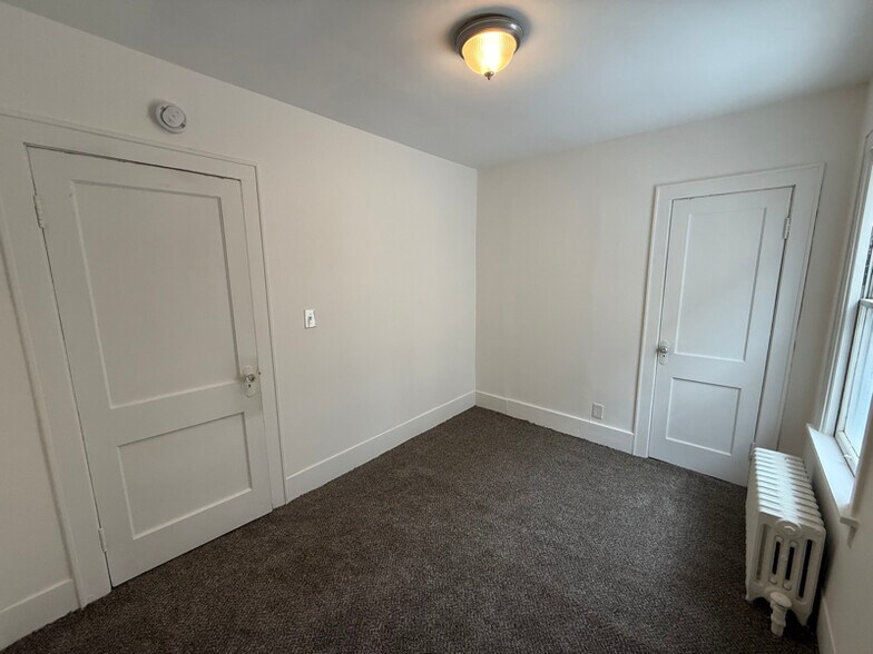 Building Photo - 736 N Pearl St