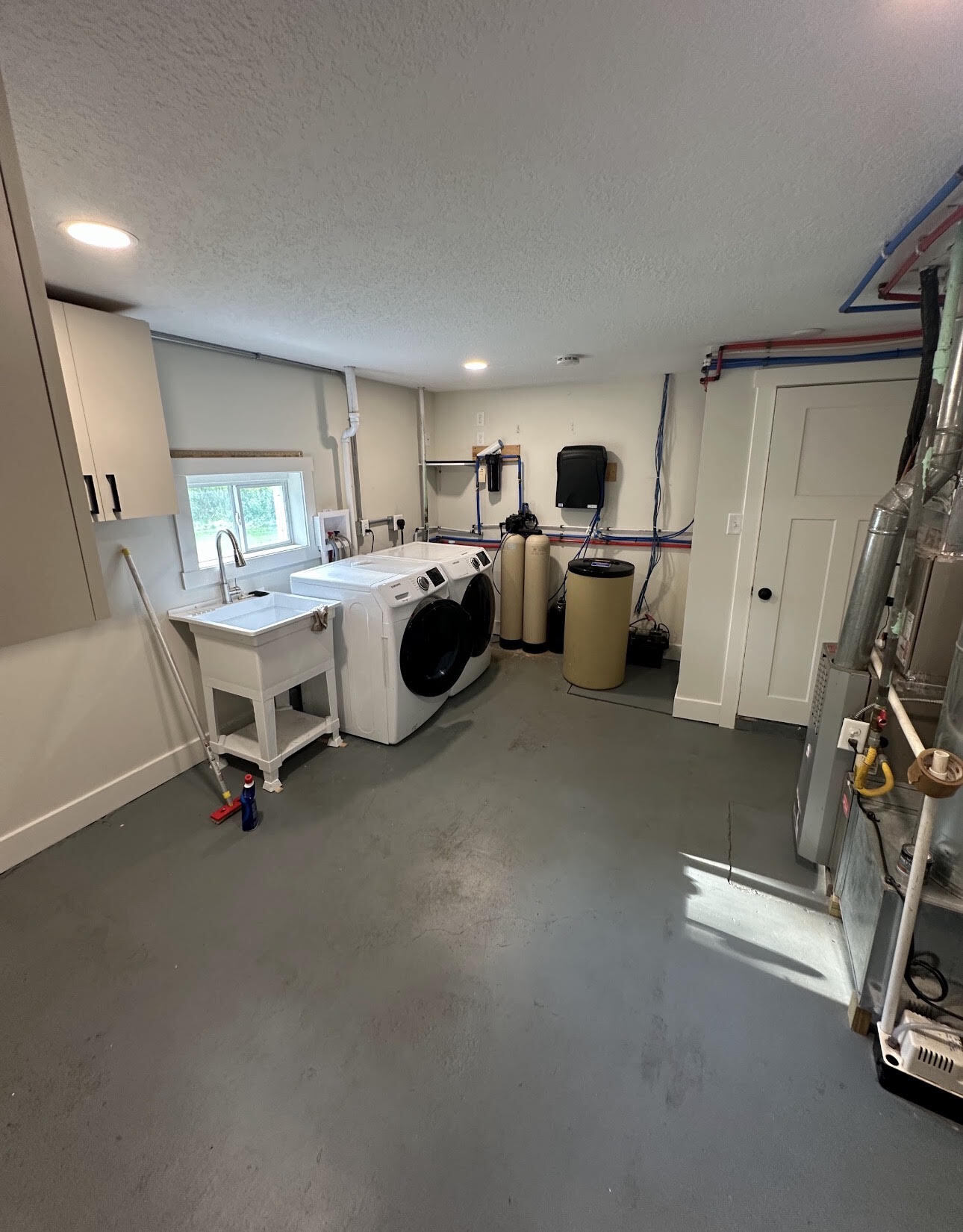 In house washer and dryer - 1415 S Oak St
