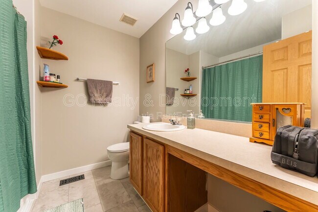 Building Photo - 1262 Brookdale Dr