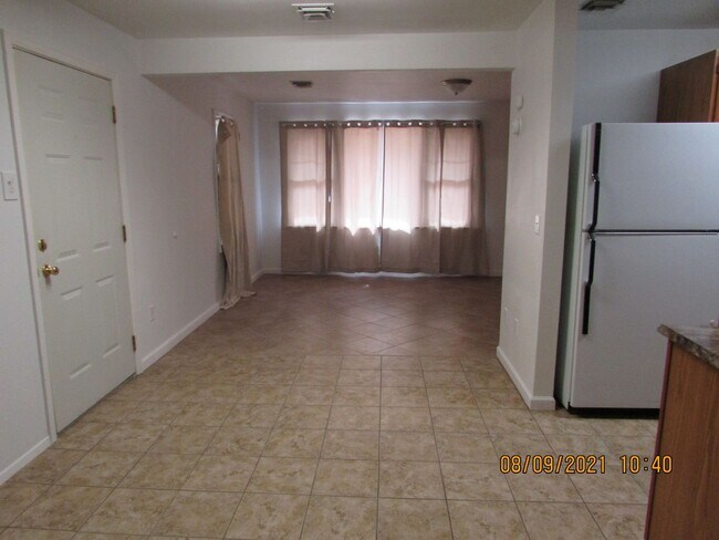 Building Photo - Newly remodeled 5 bedroom/2 bath home