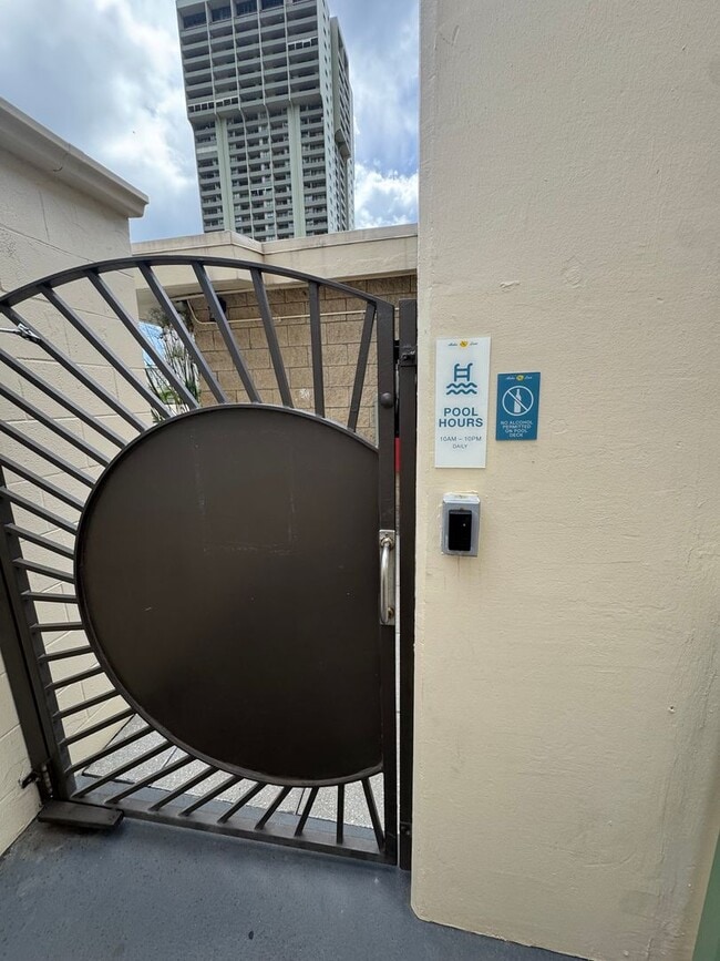 Building Photo - 1 Bed 1 Bath renovated with parking at Alo...