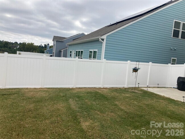 Building Photo - 809 Alexander Commons Dr