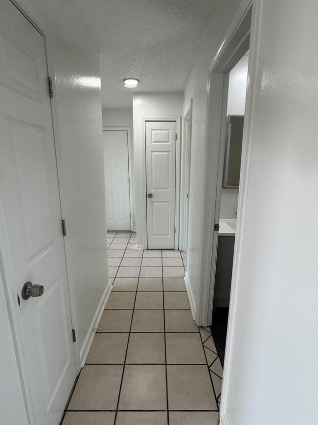 Building Photo - 3 Bed / 1 Bath Available Now in Weiner, AR.