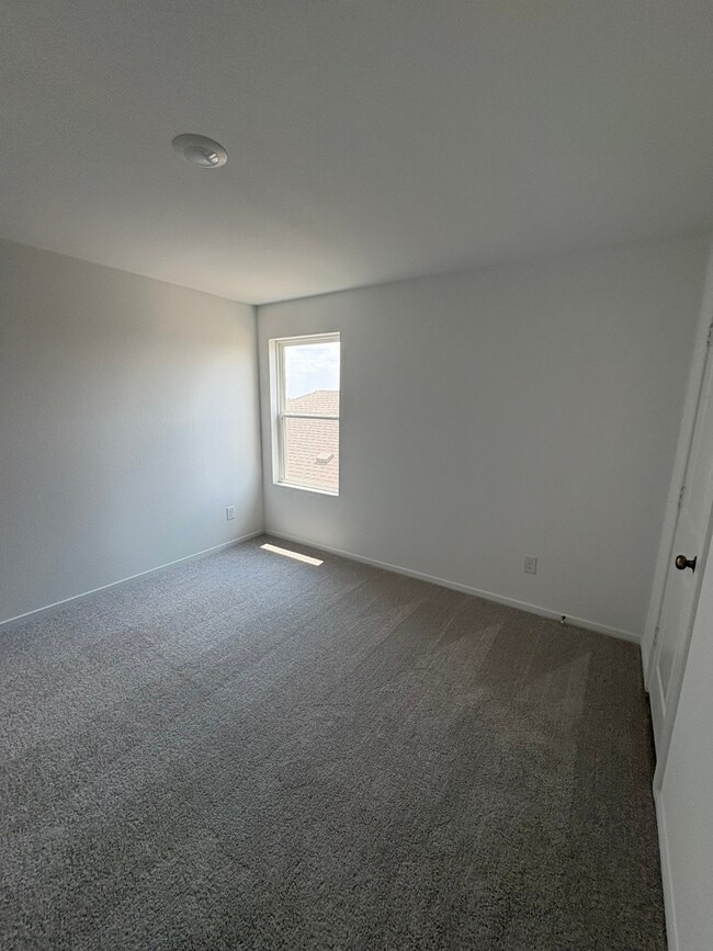 Building Photo - 16810 Great Highlands Dr