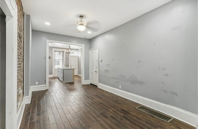 Building Photo - 81 S 16th St