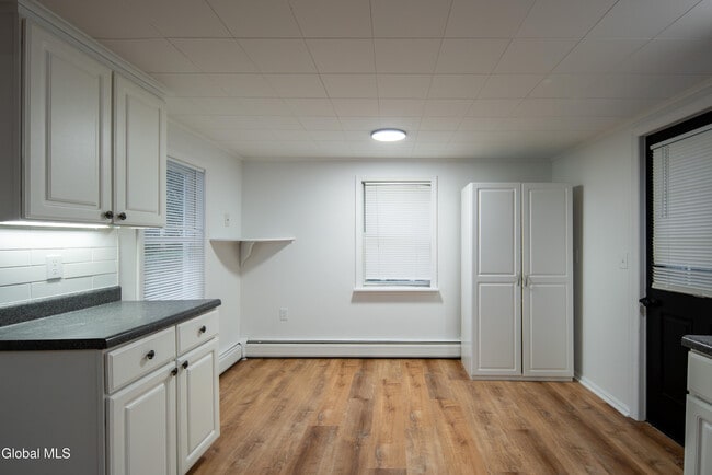 Building Photo - 37 Undine St