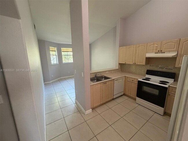 Building Photo - 1543 SE 25th St