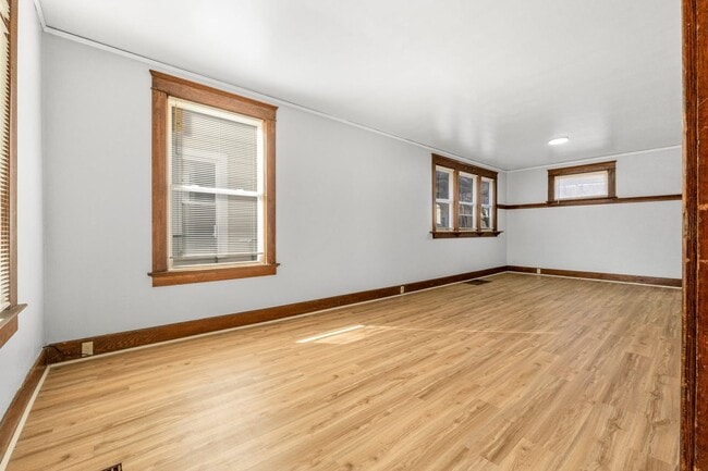 Building Photo - MOVE-IN SPECIAL - NEW LISTING! 4 BEDROOM HOME