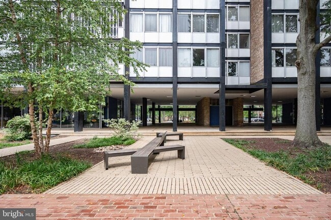 Building Photo - 1301 Delaware Ave SW