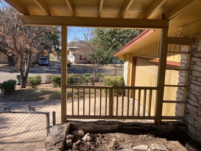 Building Photo - 1814 Crestridge Dr