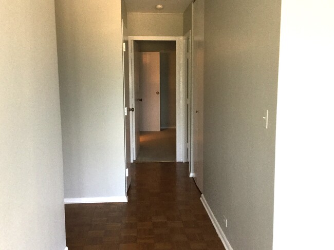 Hallway to bedrooms and bathrooms - 5757 N Sheridan Rd