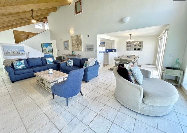 Building Photo - 4025 Ocean Dr