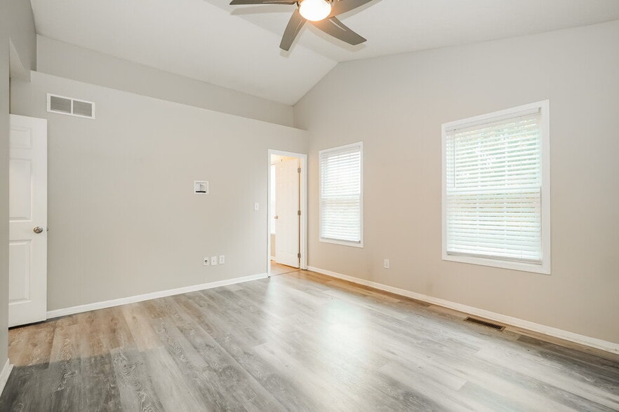 Building Photo - 5525 Boucher Dr