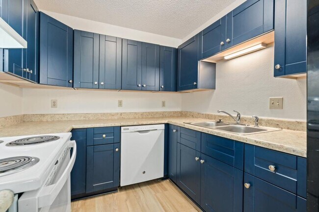 Building Photo - 902 Hersinger Pl