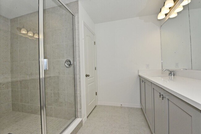 Building Photo - 720 Benoi Dr