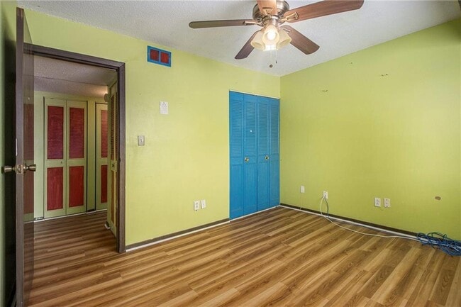 Building Photo - 112 Camelot Dr