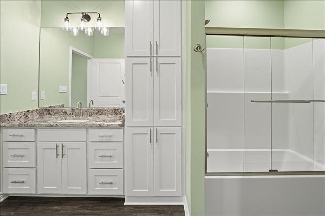 Building Photo - 806 S Newsom St