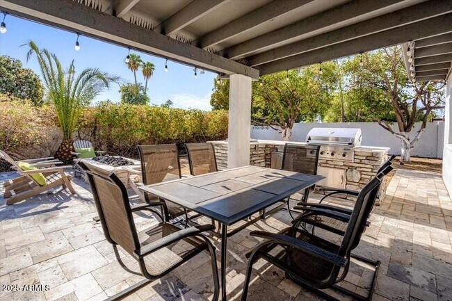 Building Photo - 6547 E Voltaire Ave