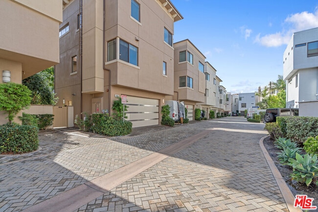 Building Photo - 12860 S Seaglass Cir