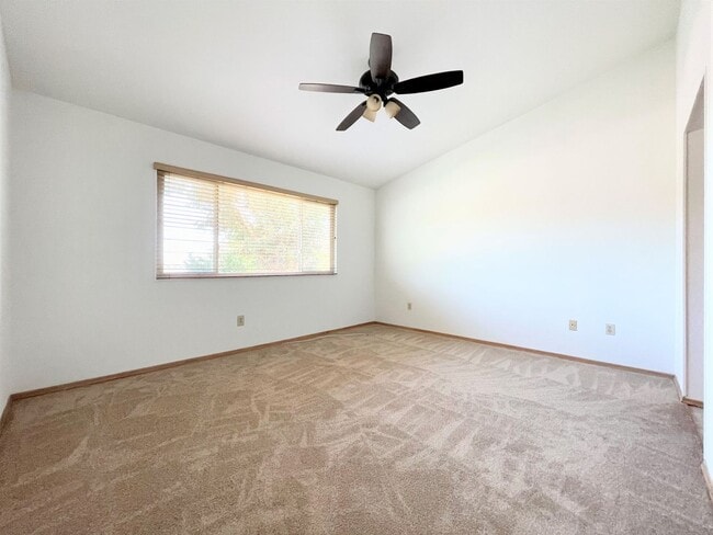 Building Photo - Upper Level Condo in The Villas of Calavera Hills!