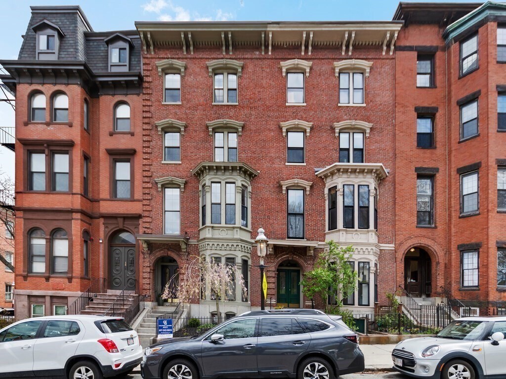 Building Photo - 18 Monument Sq