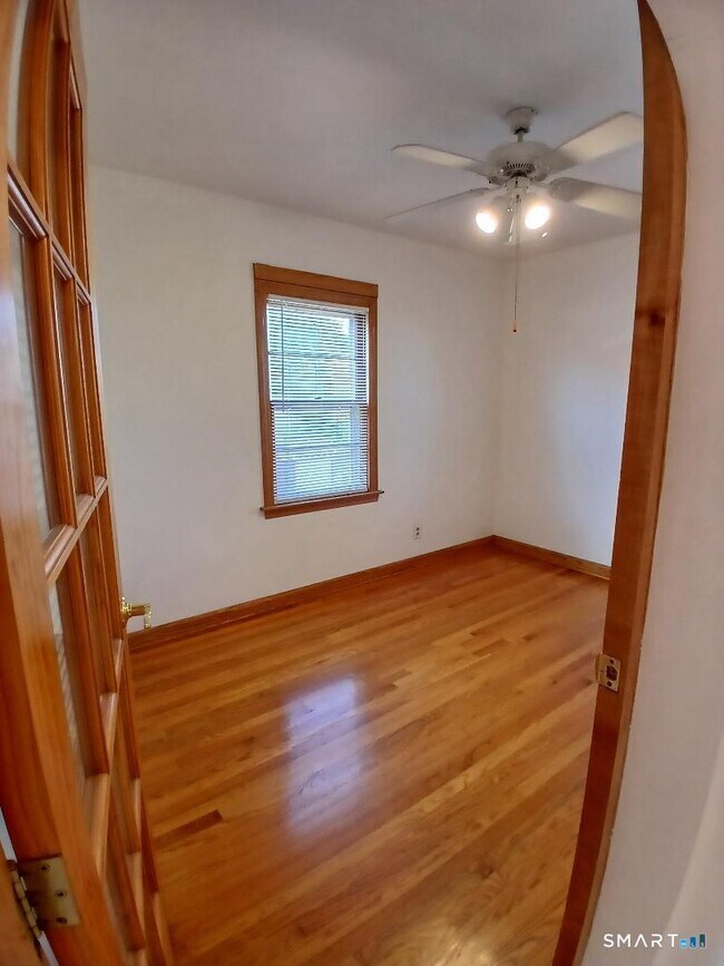 Building Photo - 16 Church St