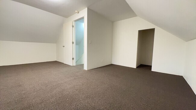 Building Photo - 332 W 5th Ave