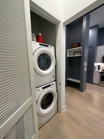 Building Photo - 997 Scovel St