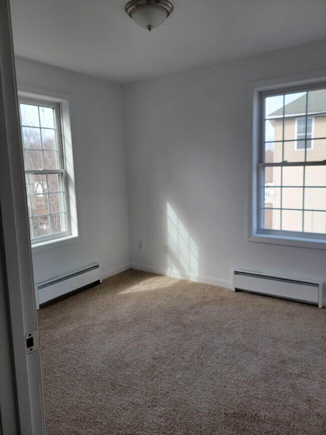 Building Photo - 6 Grove St