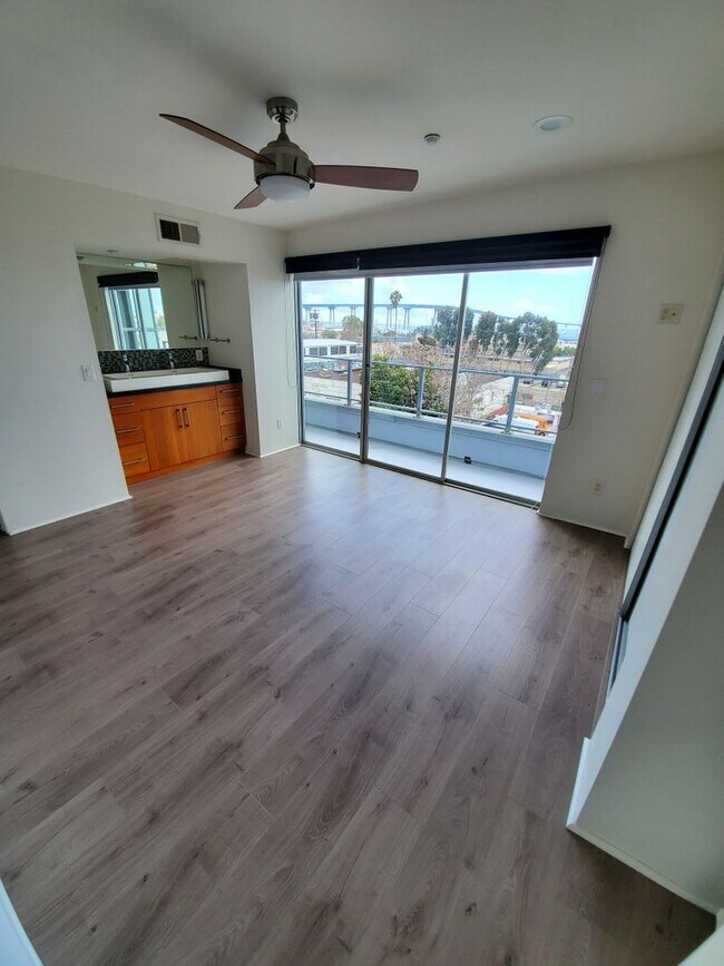 Building Photo - 5-Story UNIQUE Industrial Townhome - 3BD/4BA - w/ Open Floor Plan, Lots of Natural Light! - Secur...