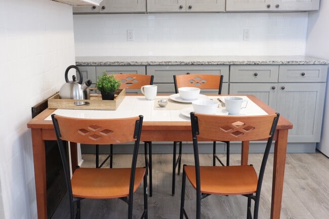 Building Photo - 1033 Flemington St