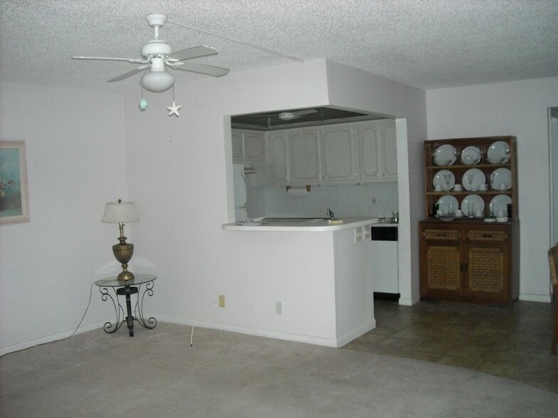 Building Photo - 358 Chatham R