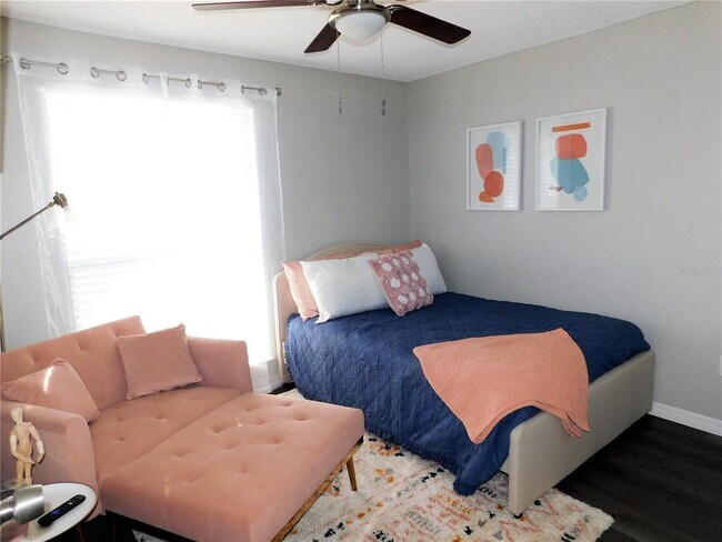 Building Photo - 552 Hammock Dr