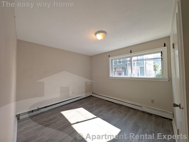 Building Photo - 13A Suffolk St