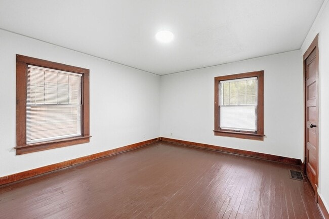 Building Photo - 928 W Dewald St