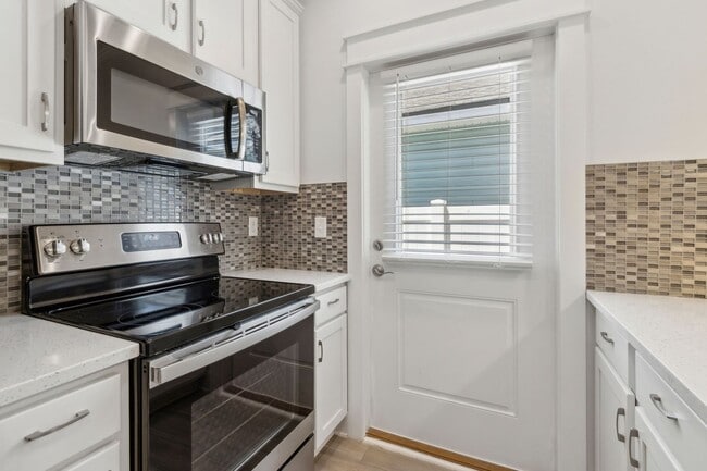 Building Photo - Amelia Island Cottage - Excellent condition