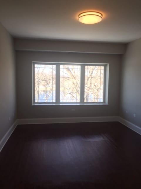 Building Photo - 728 N Diamond Lake Rd