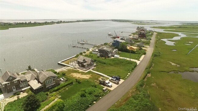 Building Photo - 10 Captree Island