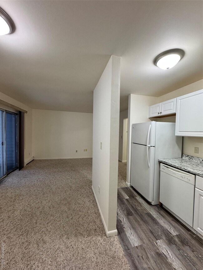 Building Photo - 15 Fern Ct