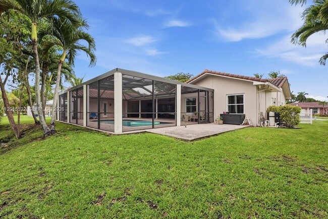 Building Photo - 16530 Lake Tree Dr