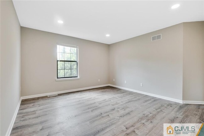 Building Photo - 25 Lear Ct