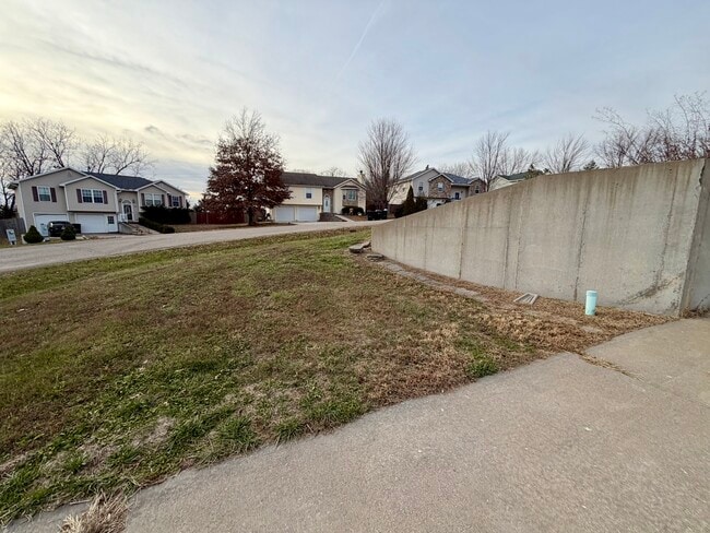 Building Photo - 571 SE 115th Rd