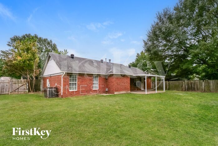 Building Photo - 5923 Willow Springs Dr