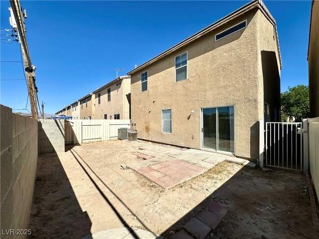 Building Photo - 2119 Tierra Del Verde St