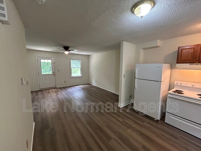 Building Photo - 4709 Grassy Creek Rd